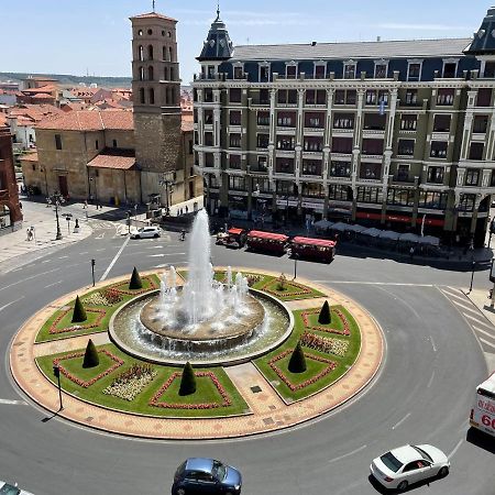 Apartamentos Gyc Vistas A Santo Domingo León Kültér fotó